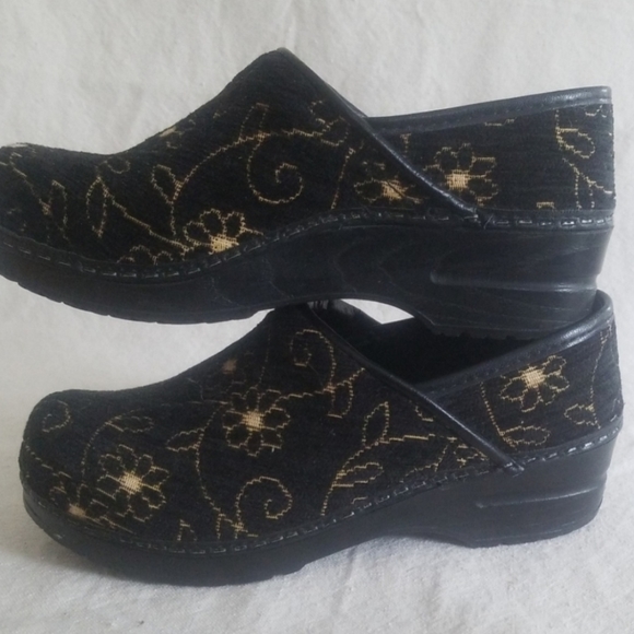 Sanita Felt Floral Tapestry Clogs - Picture 12 of 12